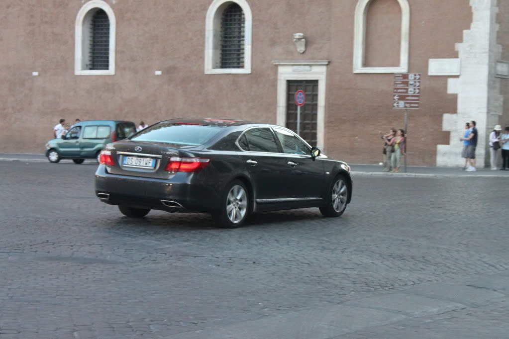 LexusLS5002.jpg