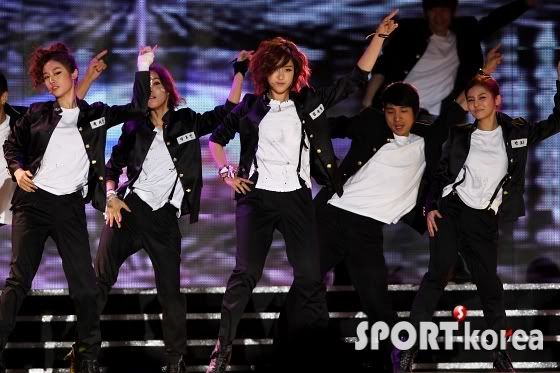 Sao trên thảm đỏ "2011 Hallyu Dream Concert"