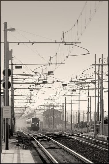 Un Nuovo Viaggio nuovo viaggio in treno-stazione di jesi-occhio fotografico-csj fotografia