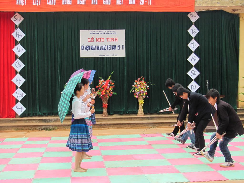 THPTCC-Sáng ngày 19.11.2011. Trường THPT Chà Cang long trọng tổ chức Lễ kỷ niệm 29 năm ngày Nhà giáo Việt Nam (20/11/1982-20/11/2011)