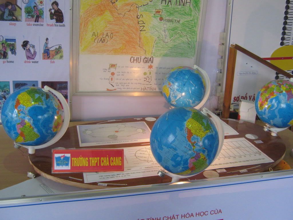 Một góc gian trưng bày sản phẩm của trường THPT Chà Cang